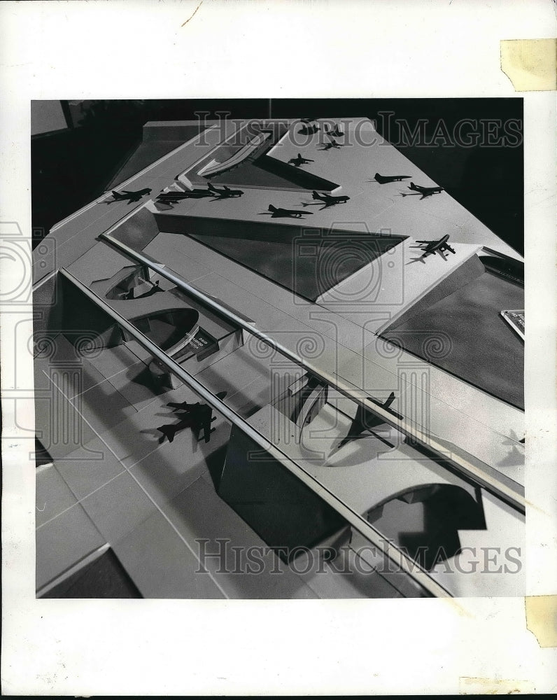 1971 Press Photo Univ, of Bridgport airport design-Historic Images