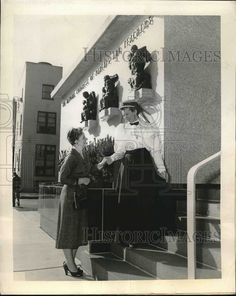 1955 Press Photo Mrs. George T. Stears Jr., Mrs. Marvin Klima, PTA - Historic Images