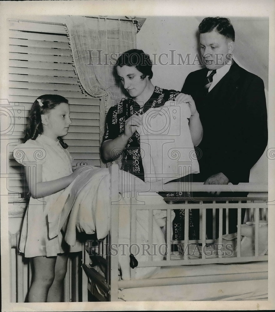 1939 Press Photo Mr and Mrs. Leo Rakoski in fight for custody of newborn - Historic Images