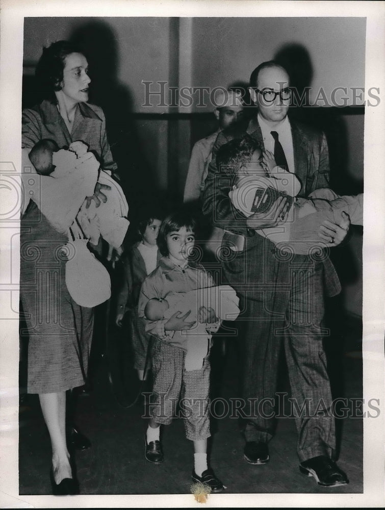 1956 Press Photo American Family Flees from Jordon with Young Child Carries Doll - Historic Images