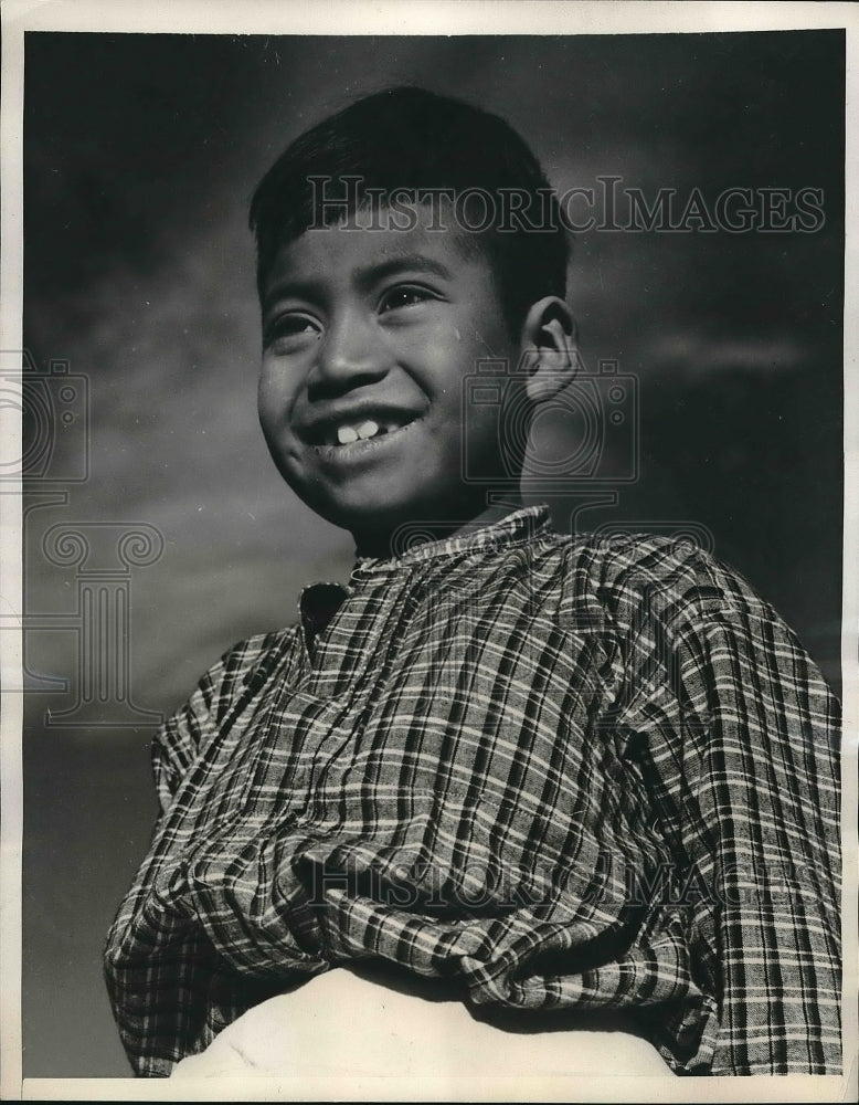 1940 Press Photo school boy from a school near Teotihuacan Pyramid in Mexico - Historic Images