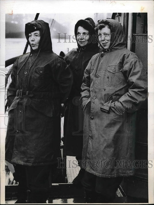 1945 Press Photo SPAR officers Lt Cmdr HB Schleman,T Crowley,Lt LD Bevis - Historic Images