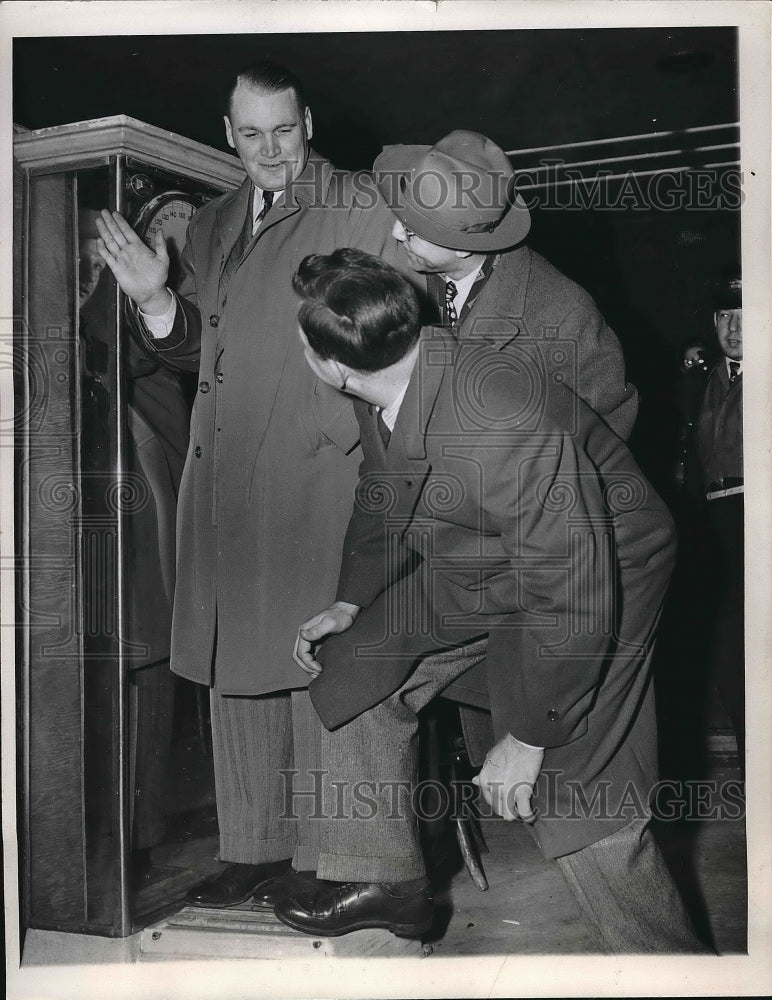 1947 Press Photo Mike Tresh, catcher, Bing Miller, coach, Edgar Smith - Historic Images