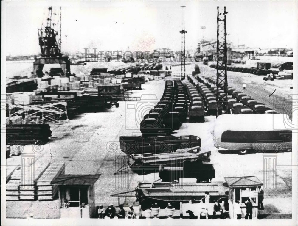 1962 Press Photo Leninfrad, USSR military equipment at dock to ship to Cuba- Historic Images