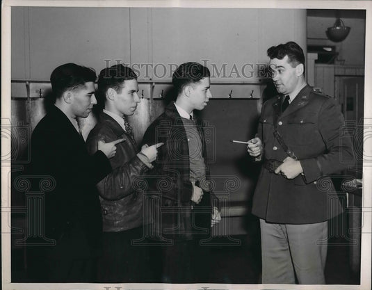 1940 Press Photo Sam, Dan & Mike Gaffin & Capt RV Simon at NY recruiting office - Historic Images
