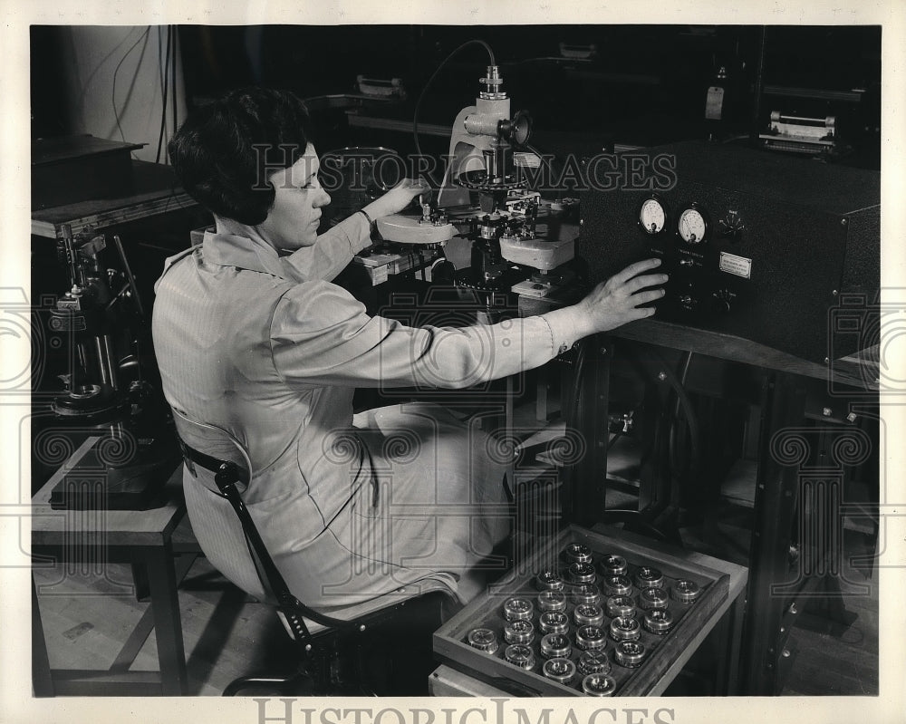 1942 Gyro Horizon Indicator instruments-Historic Images