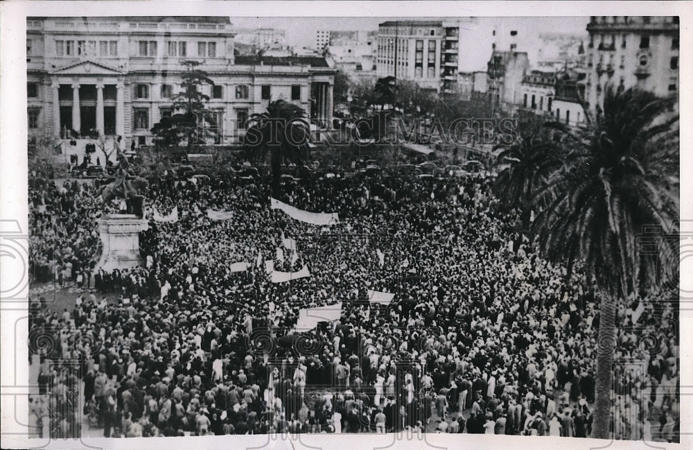 1952 La Plata Argentina Crowd San Martin Plaza - Historic Images