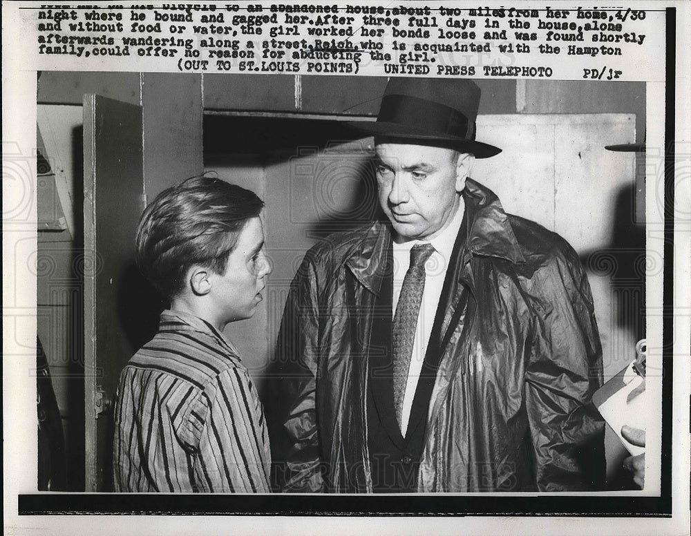 1958 Press Photo Reich being questioned by police - Historic Images