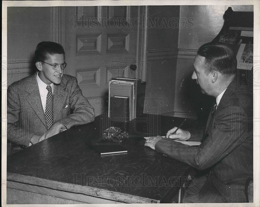 1949 Press Photo Dirck Ronyan registering for college-Historic Images