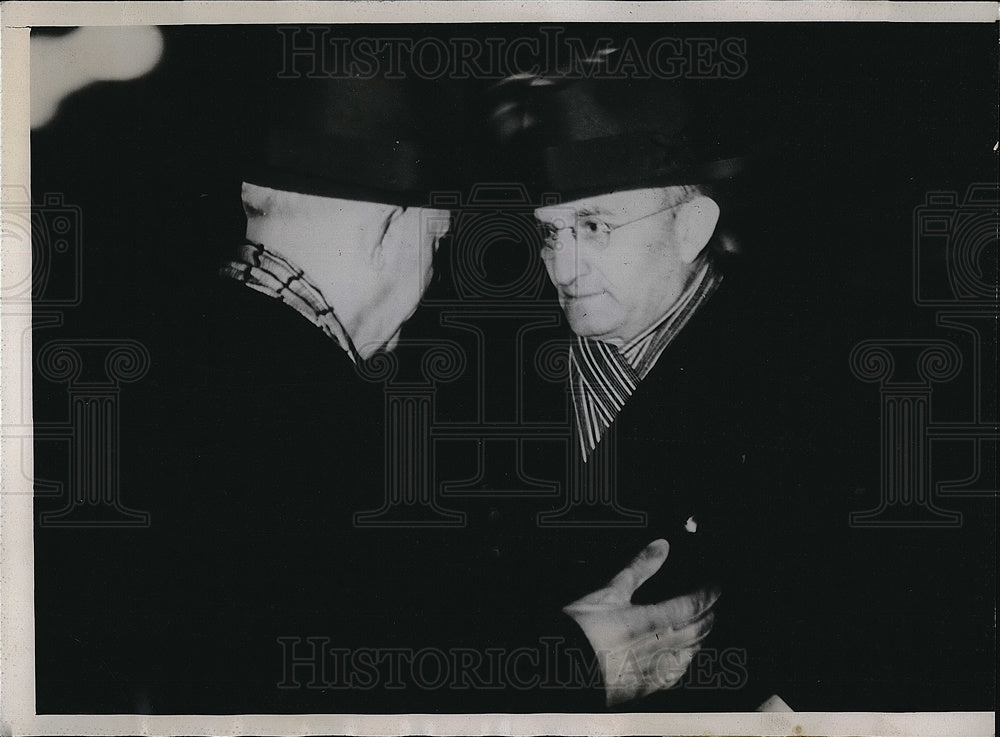 1935 Press Photo NY salesman Sol Roseman &amp; police at Sioux Cita, Ia robbery - Historic Images