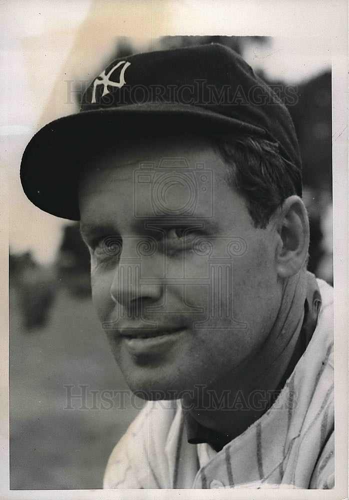 1939 Wesley Ferrell, Yankees pitcher, at spring training in Florida - Historic Images