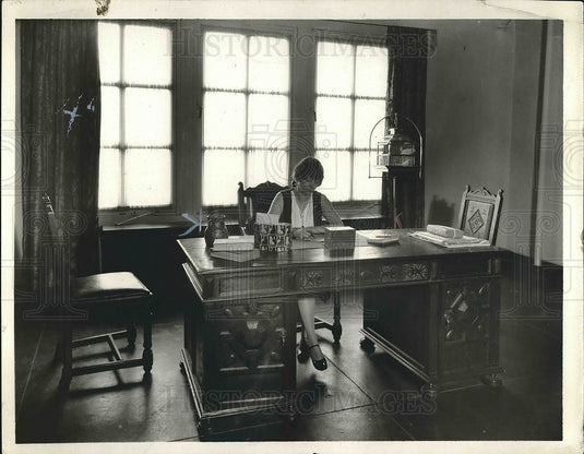 1930 Press Photo Dorothy Henry, Beauty Consultant of Home Making Center in NY - Historic Images