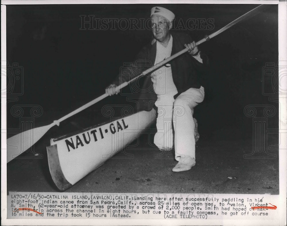 1950 Press Photo Vincent M. Smith, Attorney Paddles San Pedro to Catalina Island - Historic Images