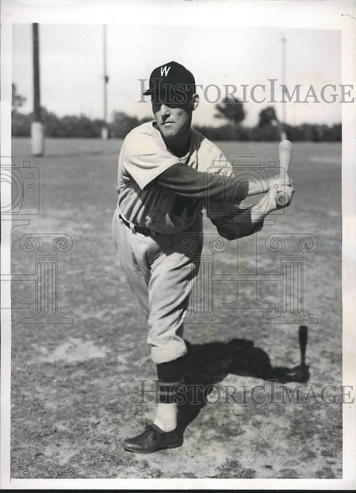 1939 Press Photo Washington Senators Infielder Charles Gelbert Spring Training - Historic Images