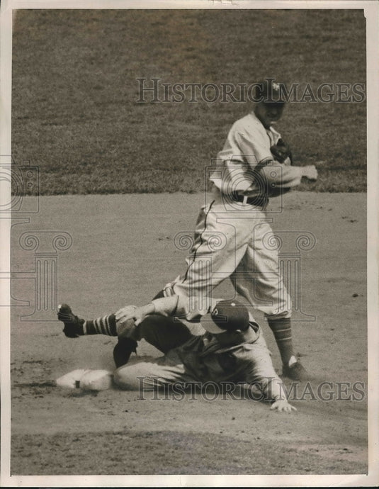 1941 New York Giants Pitssburgh Pirates Fletcher Jurges Baseball - Historic Images