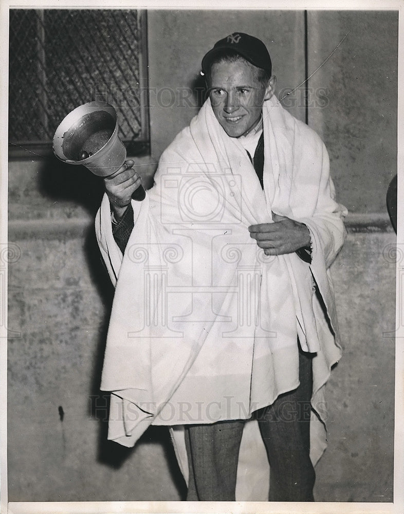 1938 Fritz Gurtlinger First In Line At Yankee Stadium World Series - Historic Images