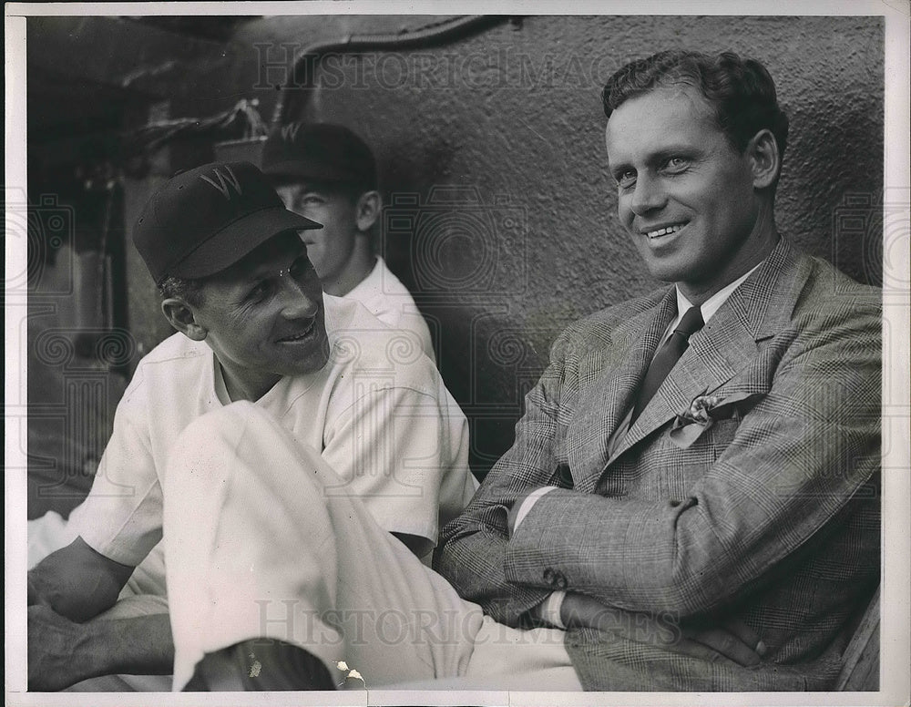 1938 Wesley Ferrell Watches Game Ossie Bluege Washington Senators - Historic Images