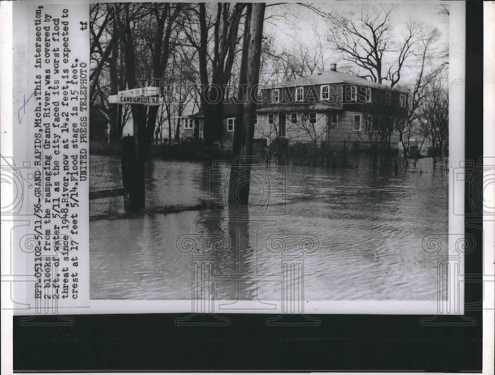 1956 Press Photo Grand River Intersection Flooded in Grand Rapids, Michigan - Historic Images