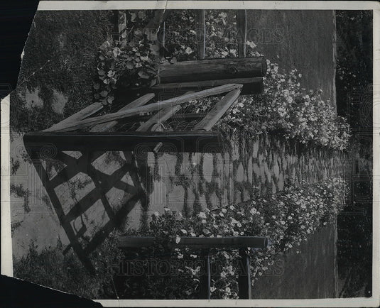 1935 Press Photo A flower garden along a sidewalk - Historic Images