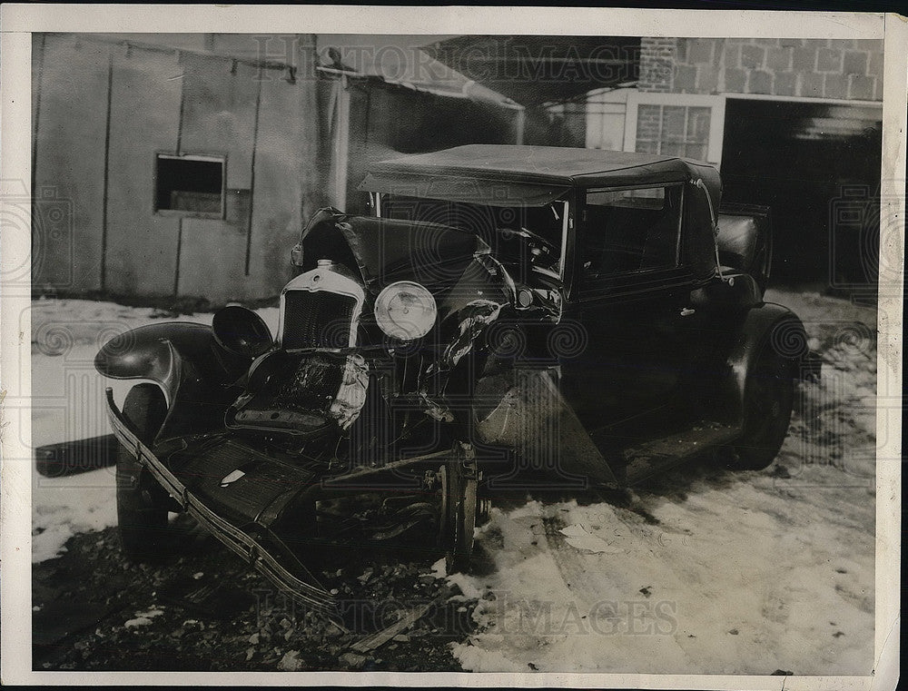1931 Press Photo Bridgeport, Conn wrecked car struck by a trolley - Historic Images