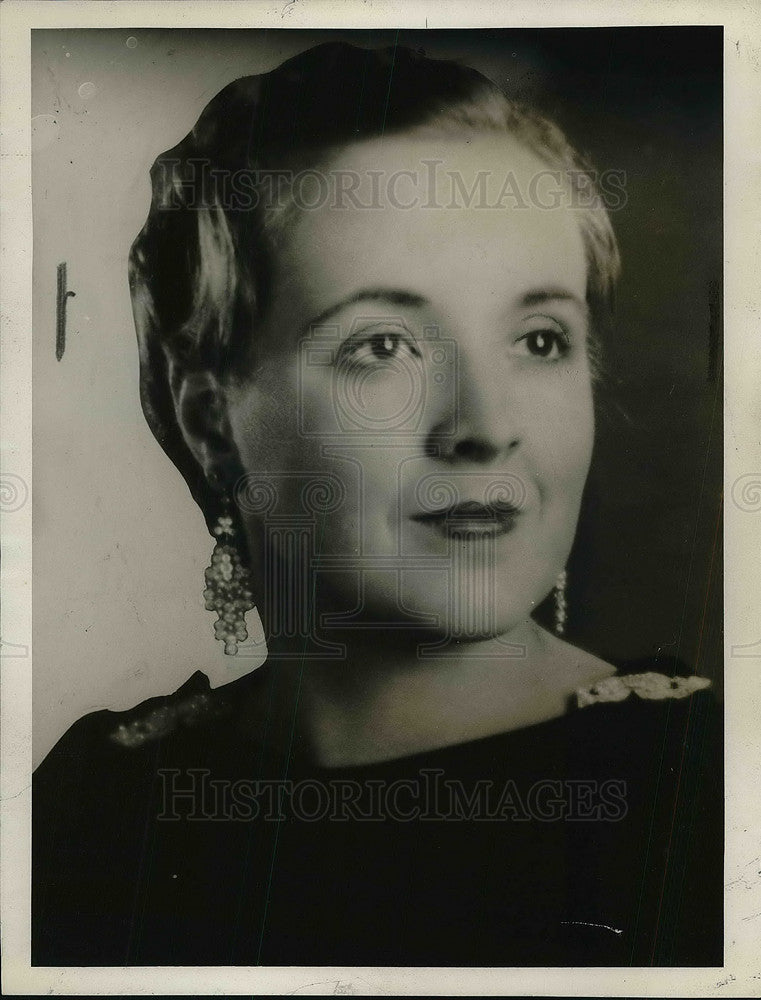 1934 Miss Grace Carpenter of C Noble rd in Cleveland - Historic Images