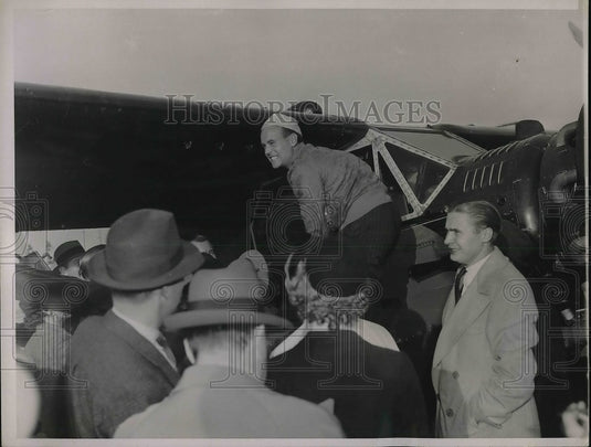 1936 Press Photo Kurt Bjorkvale with a crowd of people - neb11956 - Historic Images