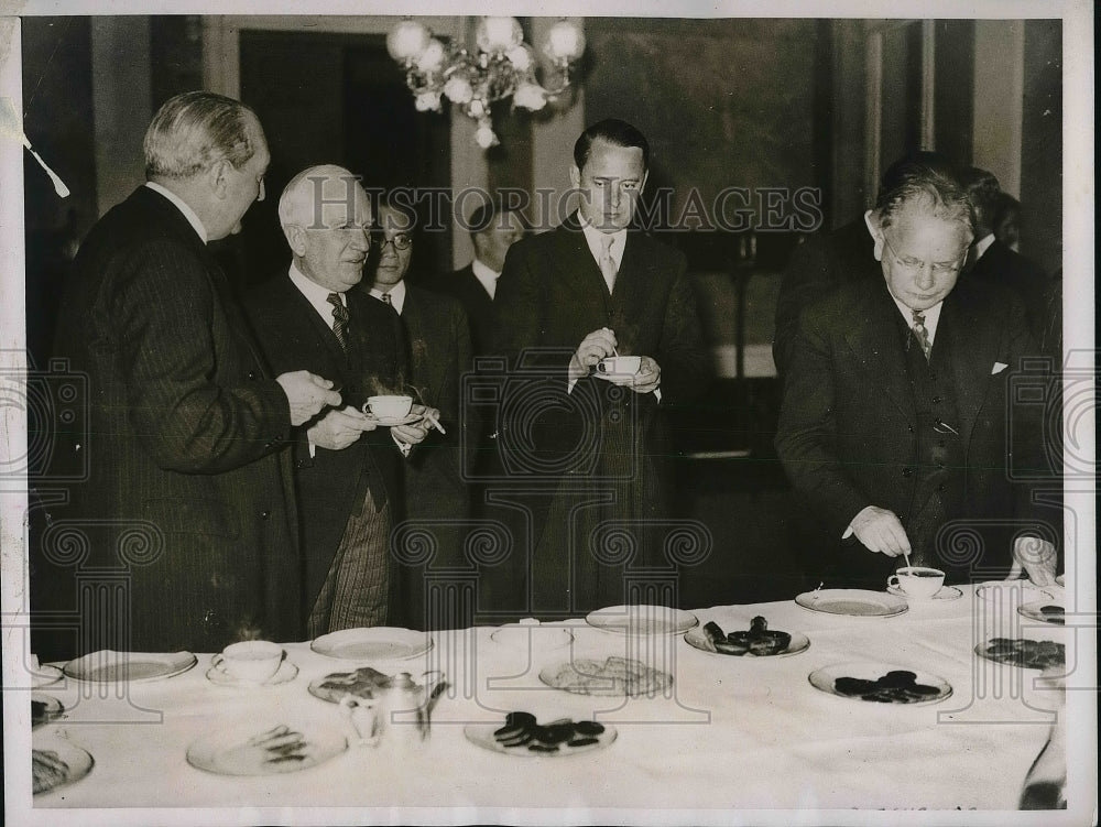 1937 Press Photo S.M. Bruce, Norman Davis and Maxim Litvinoff at meeting - Historic Images