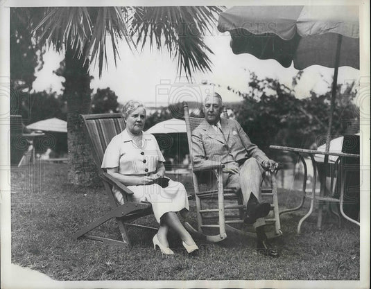 1934 Mr. & Mrs. W.E. Baxter in Bermuda to Celebrate 35th Anniversary - Historic Images