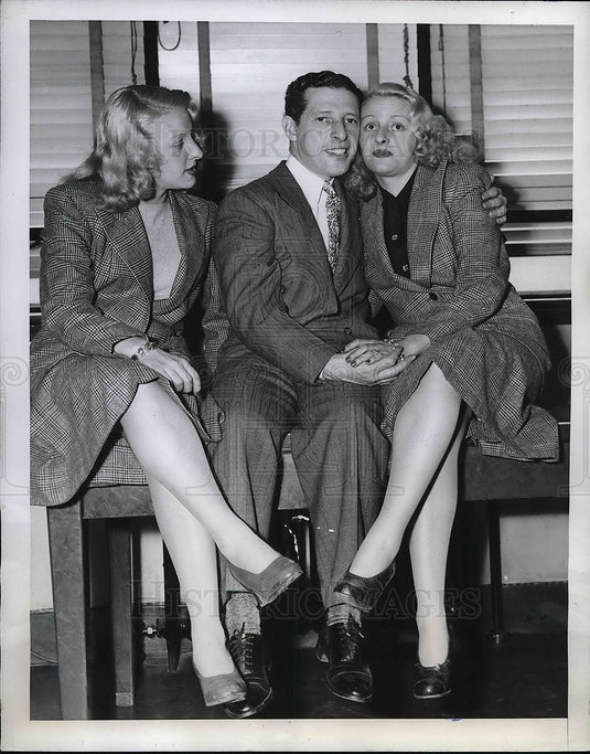 1946 Press Photo NYC, Doreen & June Robbins & ex S/Sgt Earl Komn-Historic Images
