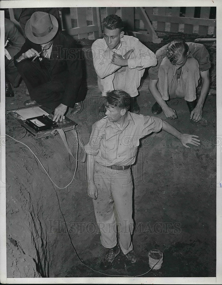 1939 treasure hunters in Hollywood Bowl, CA - Historic Images