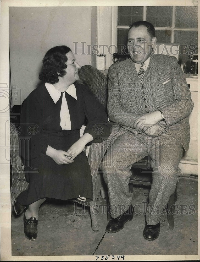 1937 Press Photo Mr. and Mrs. Alexander Ziring of New York car taken by robbers - Historic Images