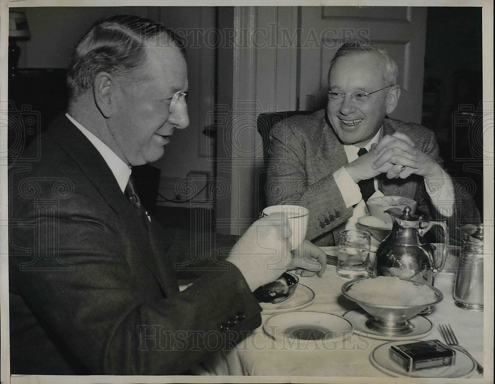 1939 Gov Frank Knox and Former Gov. Alf Landon at dinner - Historic Images