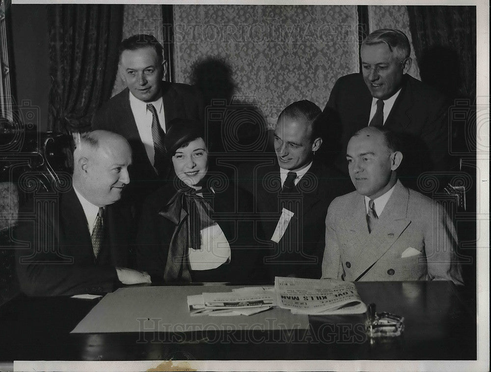 1932 Press Photo James Farley (FDR&#39;s campaign manager) at campaign HQ with group-Historic Images