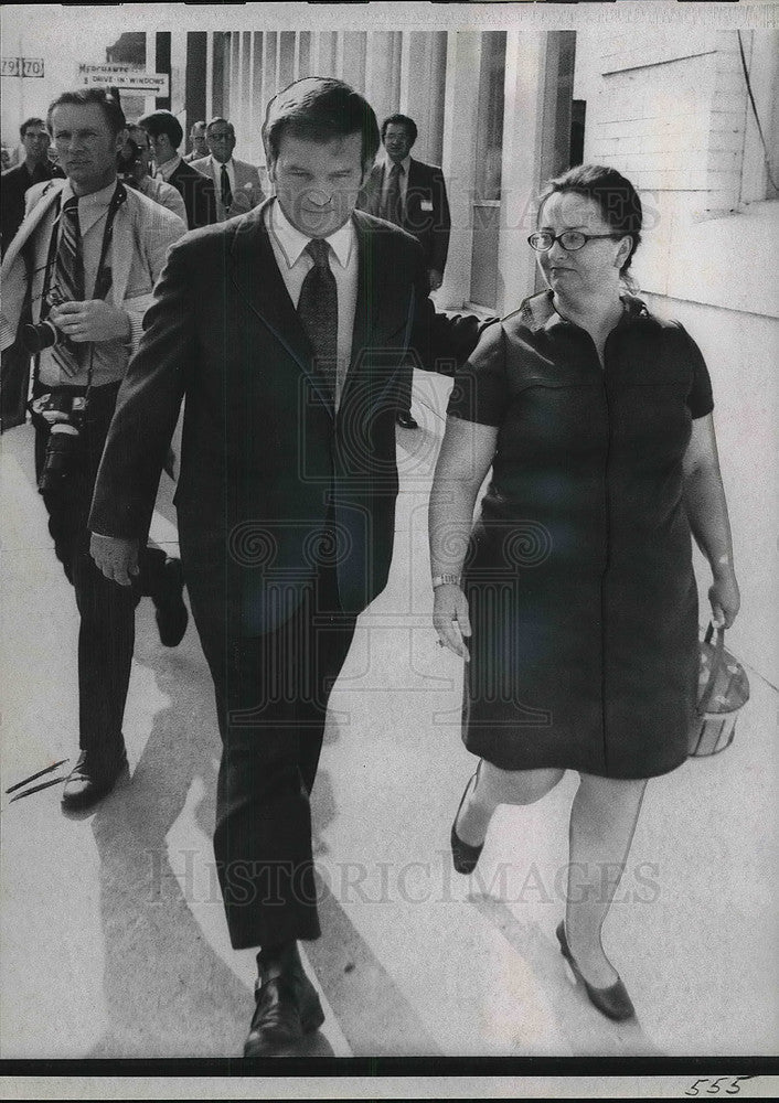 1971 Press Photo Novelist Jesse Hill Ford and Wife Heading to Trial-Historic Images