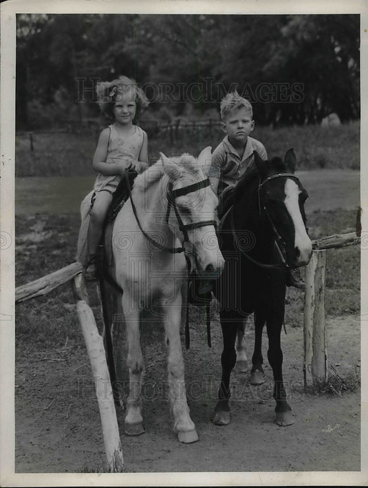 1940 Joyce M. Farry & Lynn Nuller Ride Horses at Metropolitan Park - Historic Images