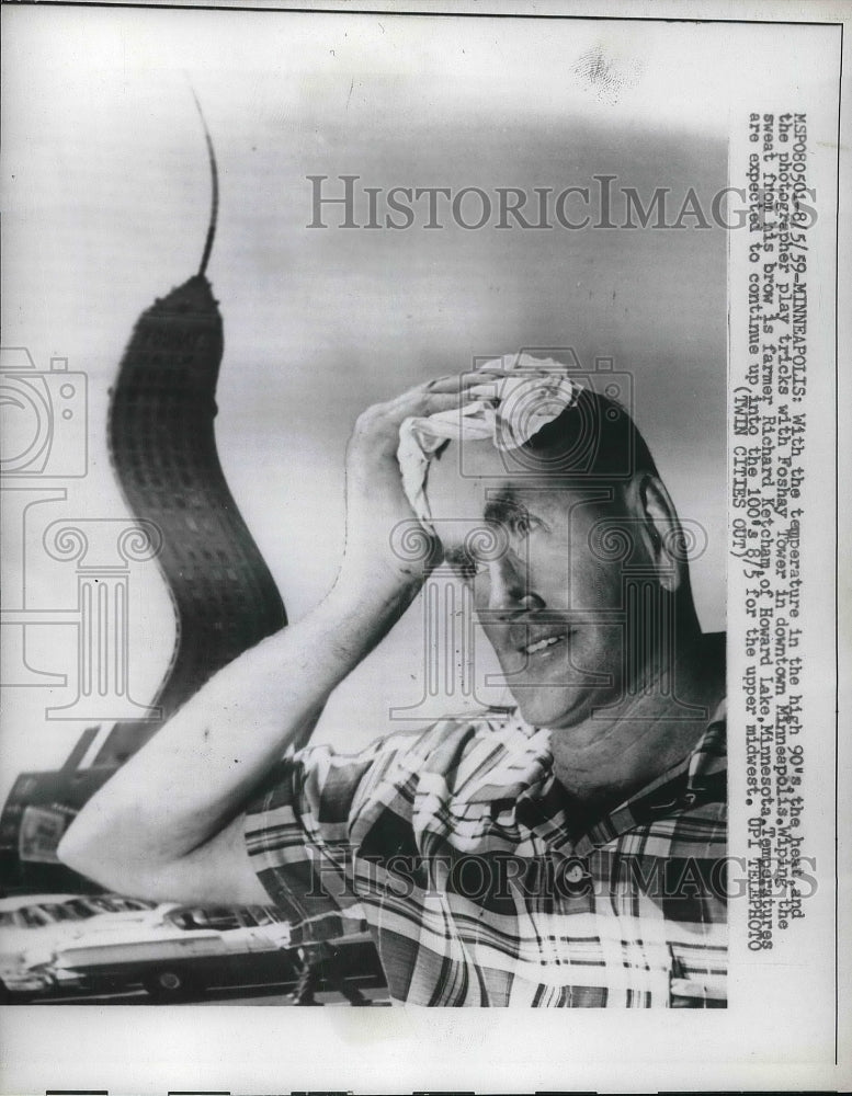 1959 Press Photo Farmer Richard Ketcham, Foshay Tower in Minneapolis - Historic Images