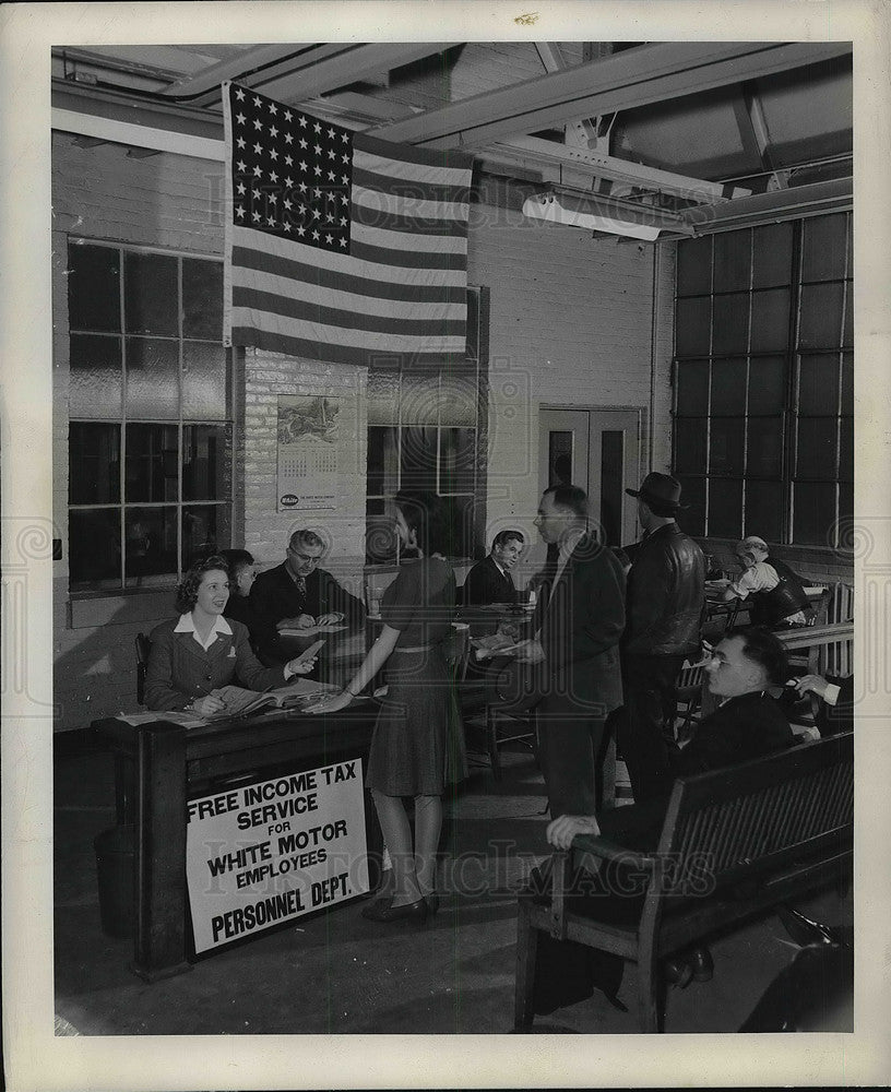 1943 Press Photo June O&#39;Brien of White Motor Company, Claire Byrnes, Tax Service-Historic Images