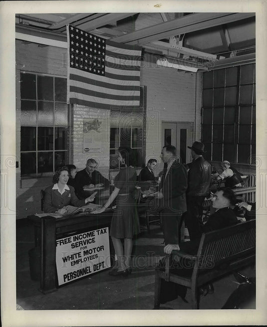 1943 Press Photo June O'Brien of White Motor Company, Claire Byrnes, Tax Service-Historic Images