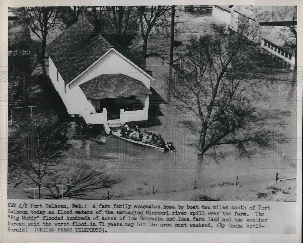 1952 Farm family evacuates, flood waters from Missouri River - Historic Images