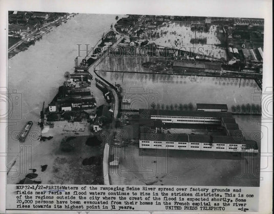 1955 Press Photo Flooding Waters from Seine River Over Factories in Paris - Historic Images