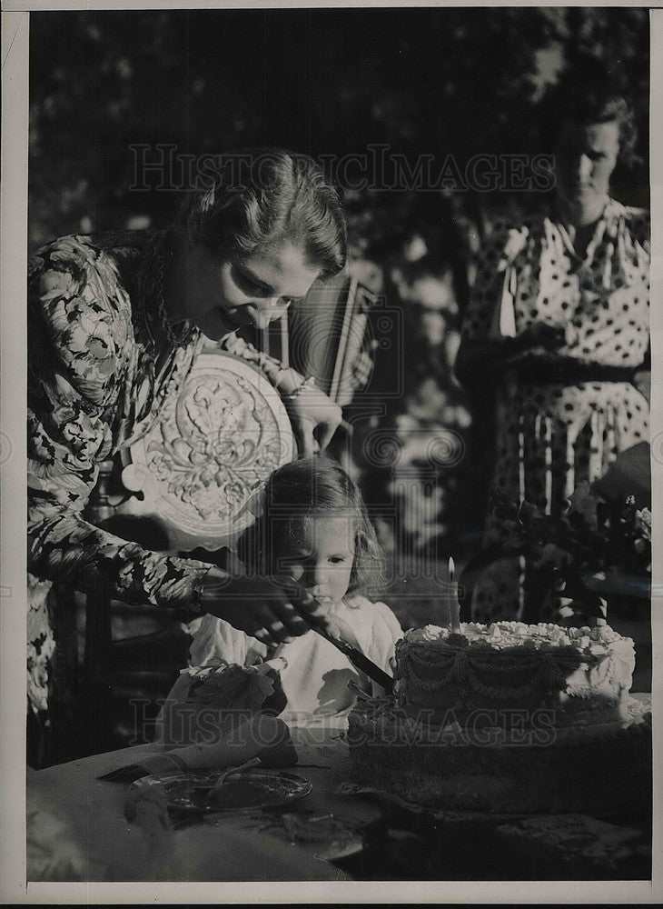 1941 Press Photo Palm Beach, Fla. Mrs LWood Robert &amp; daughter Alice B,2nd b-day-Historic Images