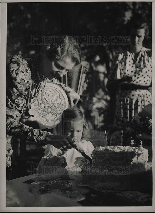 1941 Press Photo Palm Beach, Fla. Mrs LWood Robert & daughter Alice B,2nd b-day-Historic Images