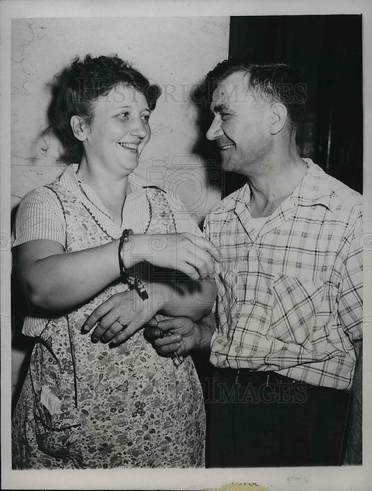 1946 Press Photo Chicago,Mrs Marie Dutkanych & brother Michael Petrock - Historic Images