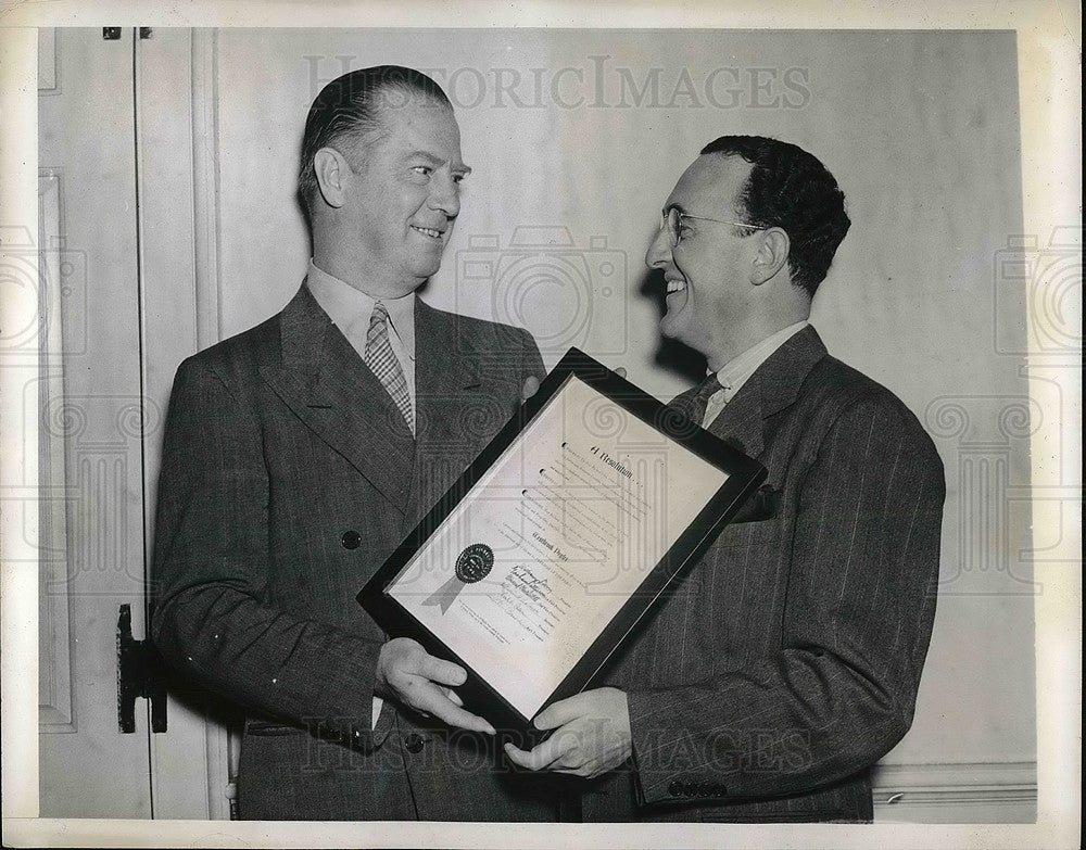 1941 Press Photo Phila. Pa Westbrook Pesler, columnist & Book Club pres Wm Berry - Historic Images
