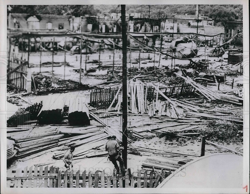 1951 Press Photo Remains of building after fire in Kansas City Ka-Historic Images