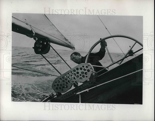 1962 Press Photo Co-Skipper Jock Sturrock Takes Gretel for a Practice Spin - Historic Images