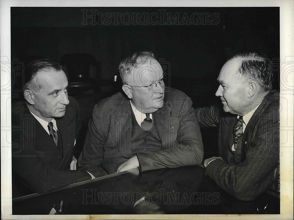 1944 Press Photo Oklahoma City, Leon Phillips, attys D Grigsby, F Douglas - Historic Images