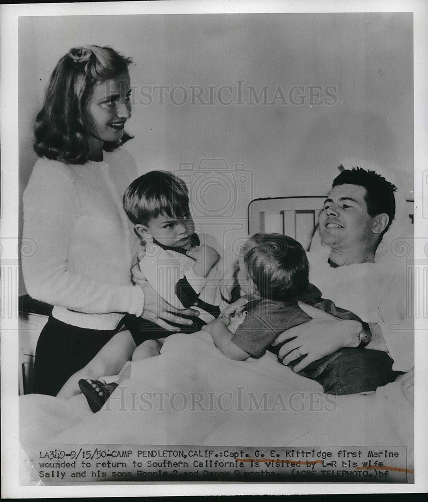 1950 Press Photo Capt. G.E. Kittridge Wounded Visited by Wife Sally and Sons-Historic Images