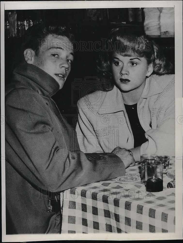 1946 Press Photo Raymond Young &amp; Shirley Scowerker Seized in Detroit Theft - Historic Images