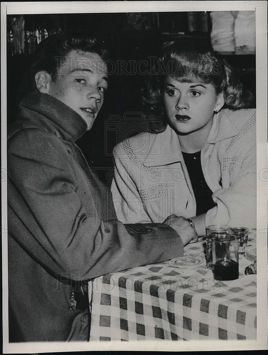 1946 Press Photo Raymond Young & Shirley Scowerker Seized in Detroit Theft - Historic Images